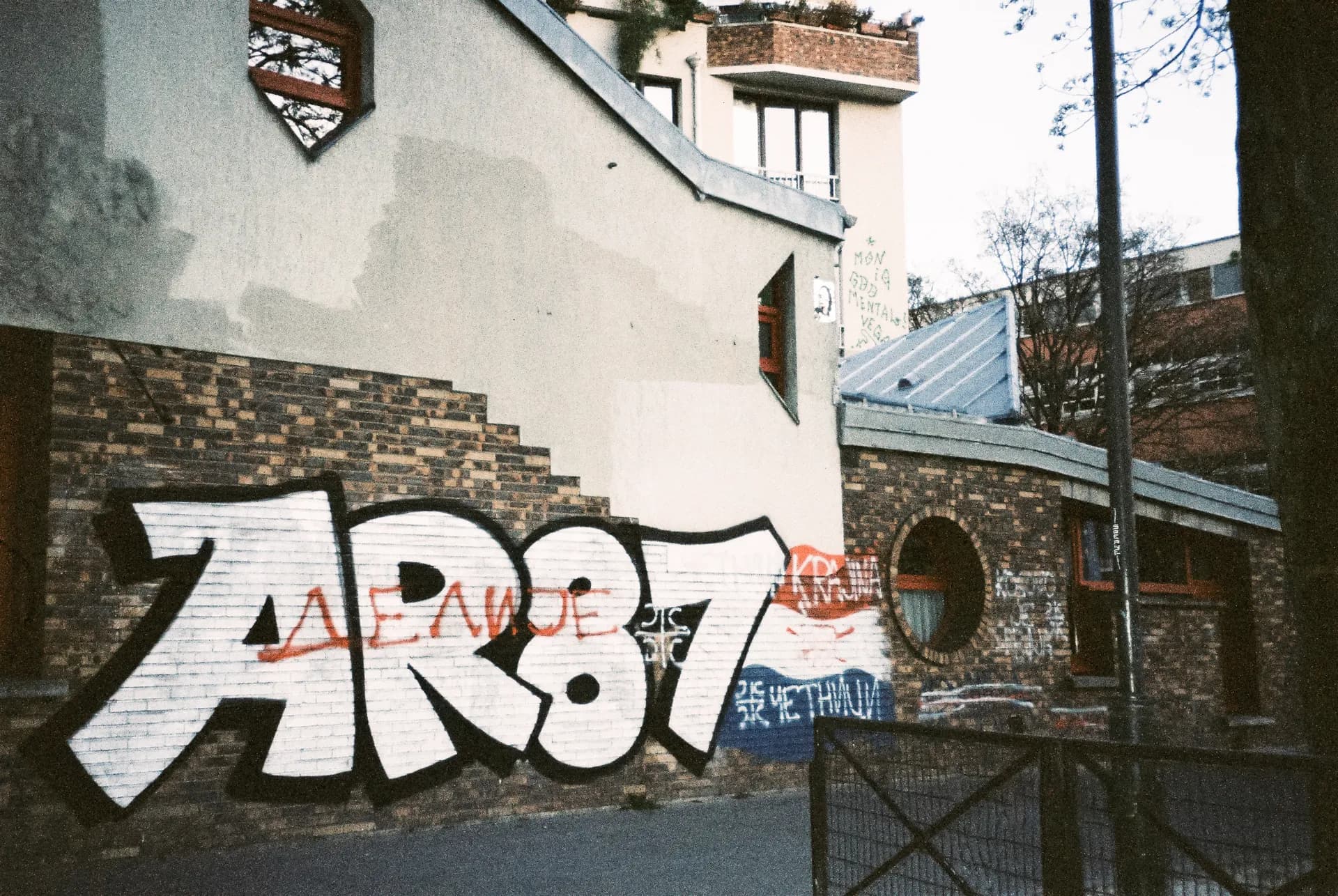 B006461 R1 21 22