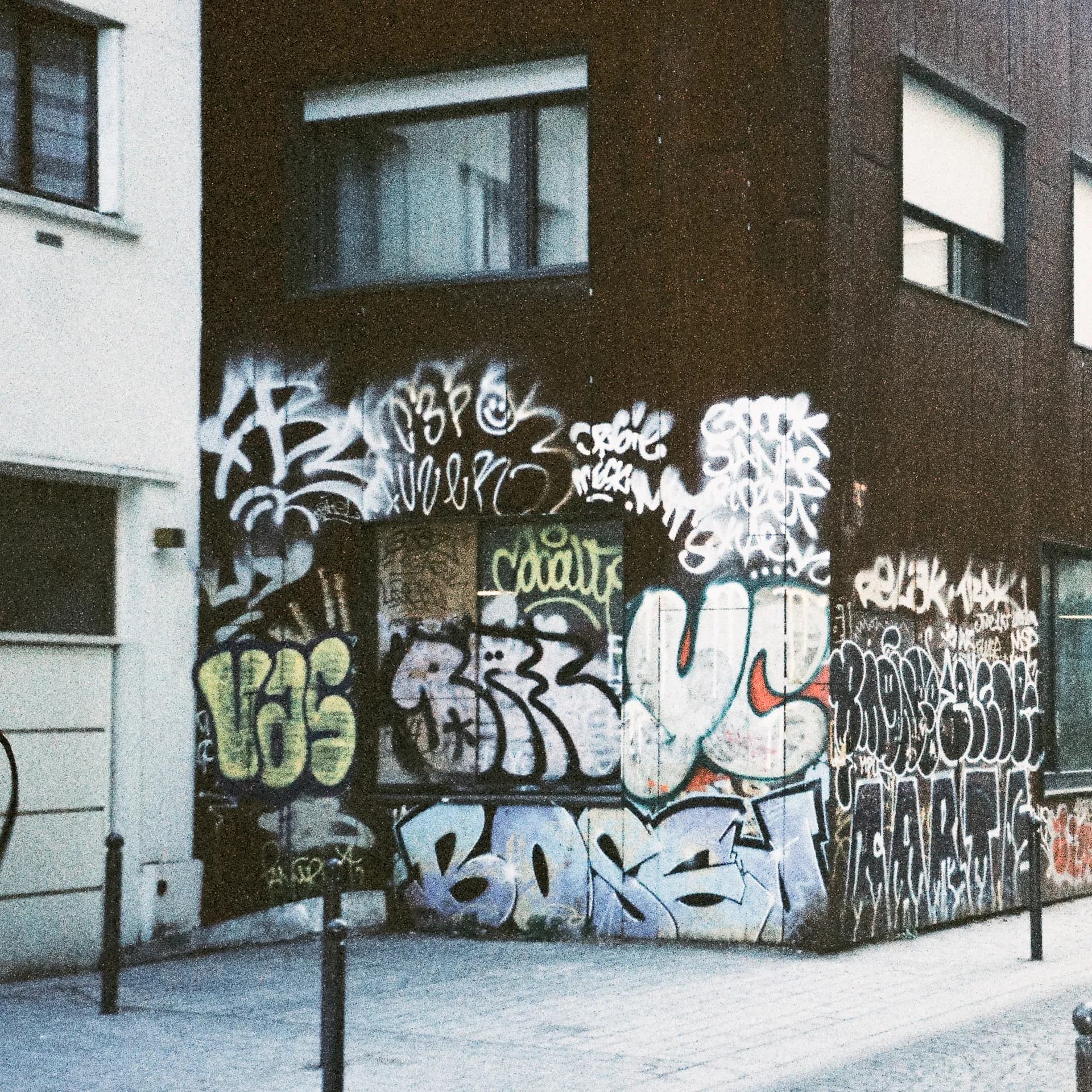 B006461 R1 24 25